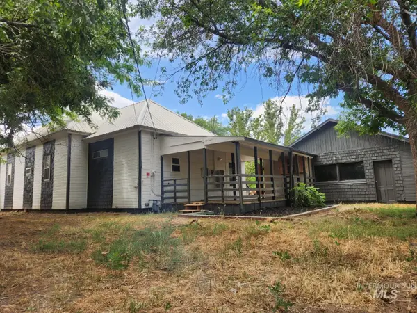 82 NW 3rd St, Ontario, OR 97914