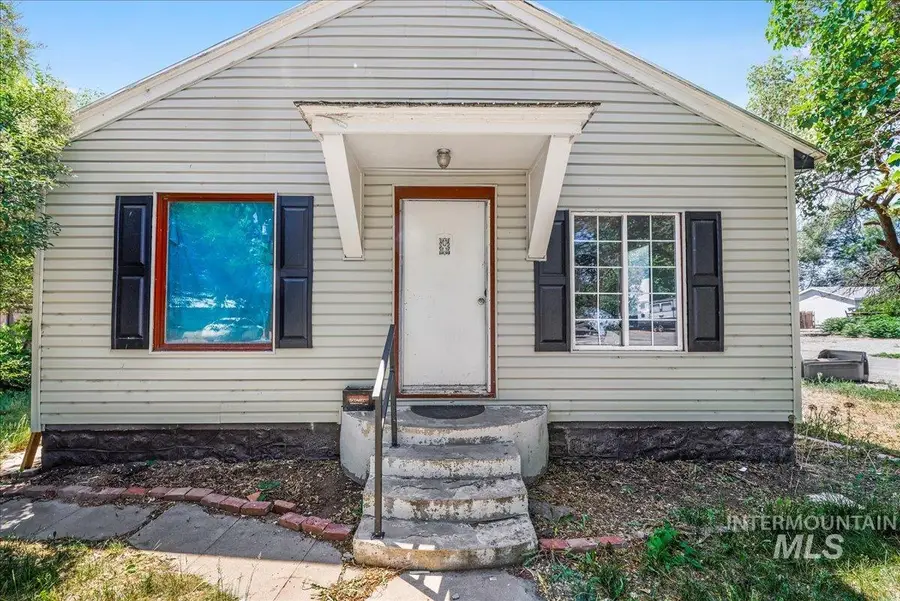 202 E 2nd St, Shoshone, ID 83352 - Image #2