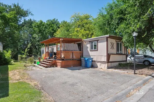 790 Riviera Dr #Space 48, Boise, ID 83703