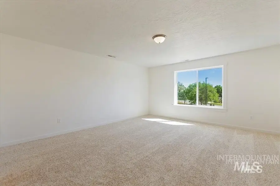 1594 Sw Silverstone Ave, Mountain Home, ID 83647 - Image #2