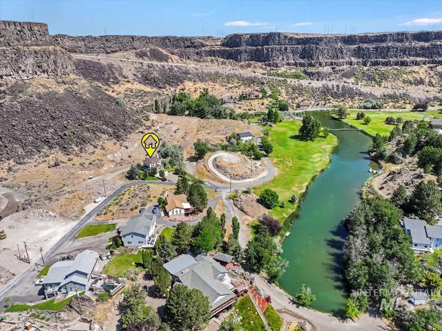 711 Falls View Dr, Twin Falls, ID 83301 - Image #2