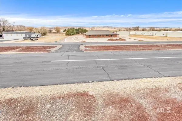 10514 Airpark Loop, Melba, ID 83641