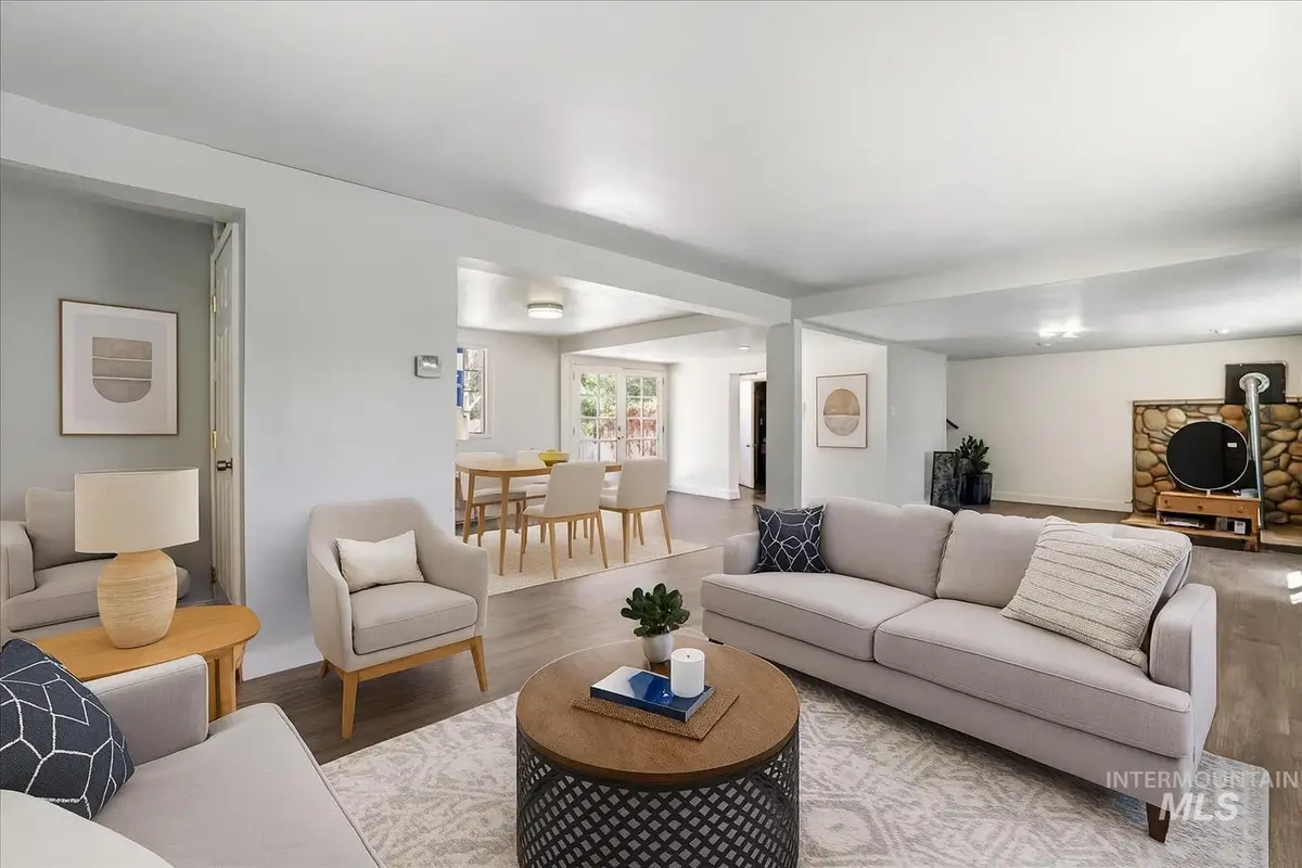 377 Maple Ave W, Hansen, ID 83334 - Image #1