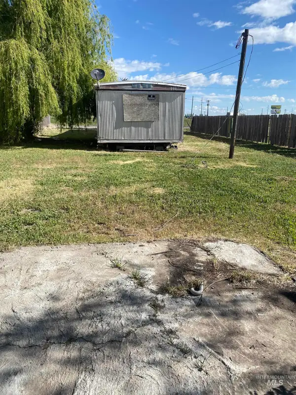 1477 E 35th St, Heyburn, ID 83336