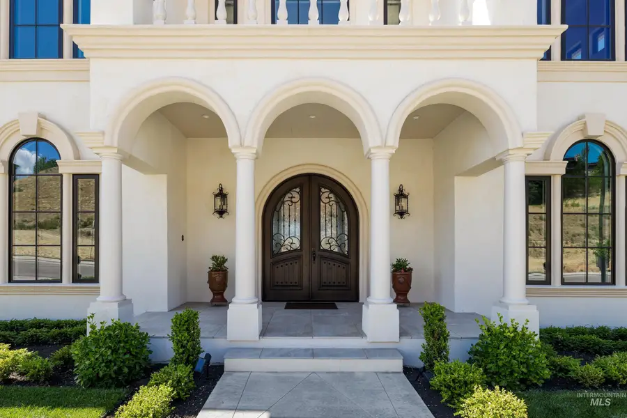 1083 E Chardie Rd, Boise, ID 83702 - Image #2