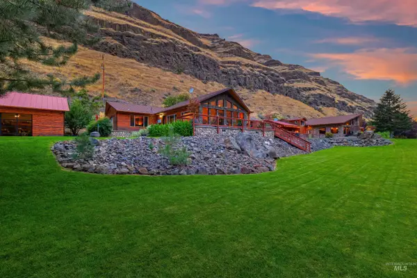 14286 Snake River Road, Asotin, WA 99402