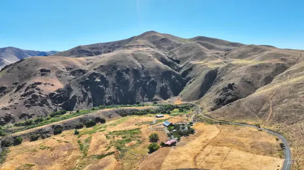 27035 Snake River Rd, Huntington, OR 97907