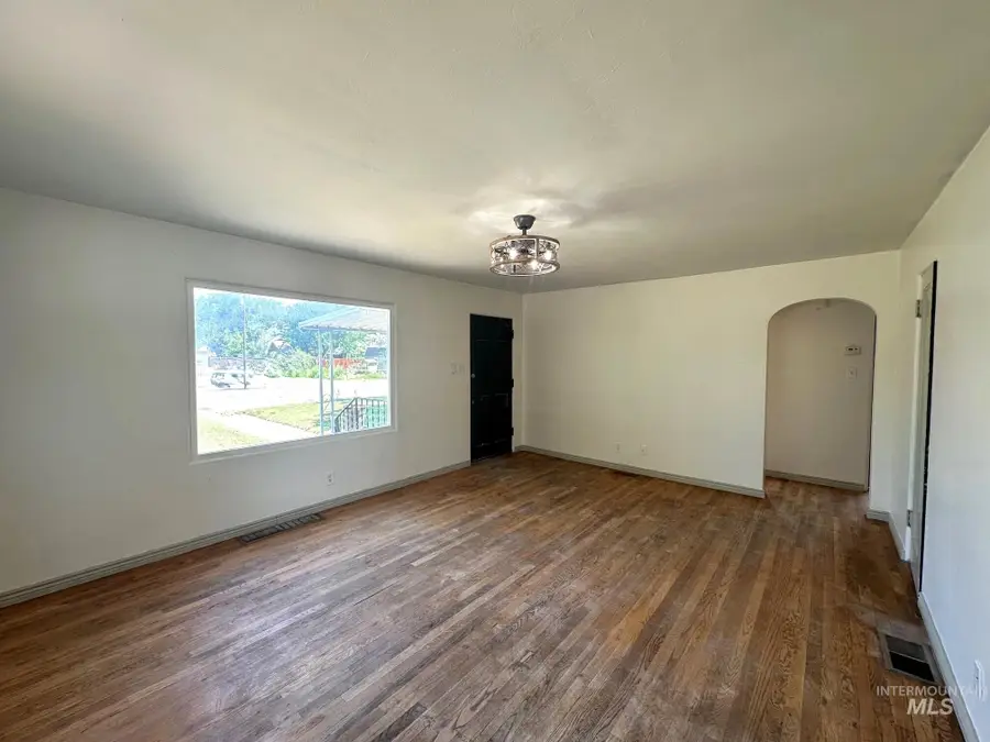 264 SW 10th Ave, Ontario, OR 97914 - Image #2