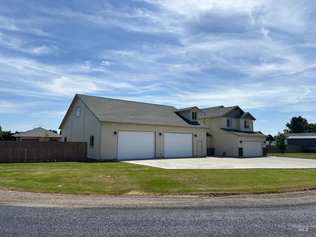1190 NW Bluegrass Cr, Mountain Home, ID 83647 - Image #1