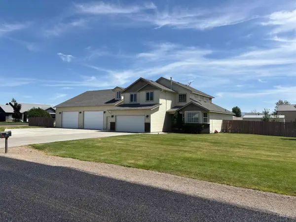 1190 NW Bluegrass Cr, Mountain Home, ID 83647