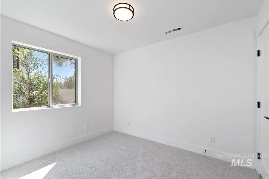 1727 S Rock View Ln, Boise, ID 83705 - Image #3