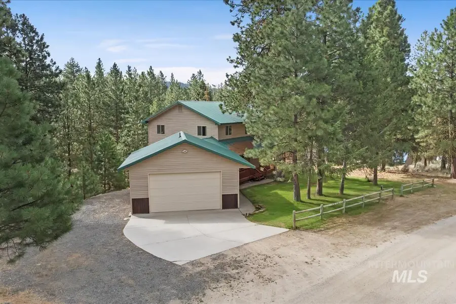 1496 Pine Ridge Dr, Cascade, ID 83611 - Image #2