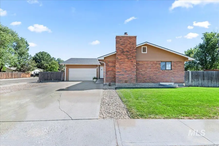 615 E 15th N, Mountain Home, ID 83647 - Image #2