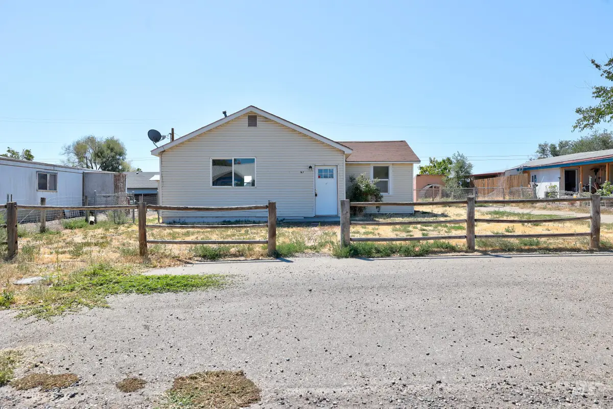 167 W 3rd Ave, Glenns Ferry, ID 83623 - Image #1