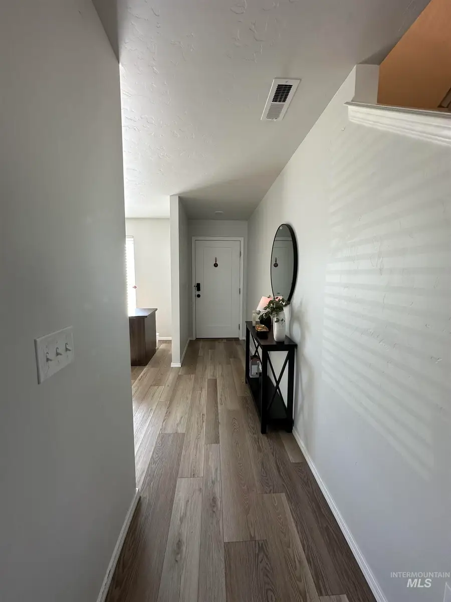 222 Black Onyx Ave, Caldwell, ID 83605 - Image #2