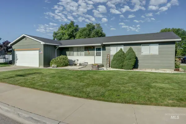 563 NW 18th St, Ontario, OR 97914