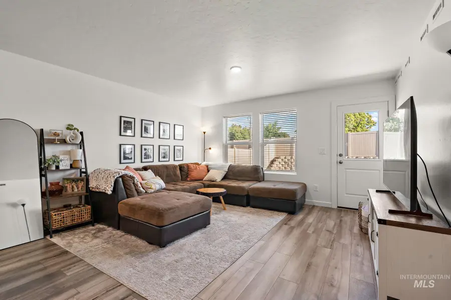 11392 Barn Ranch St, Caldwell, ID 83605 - Image #2