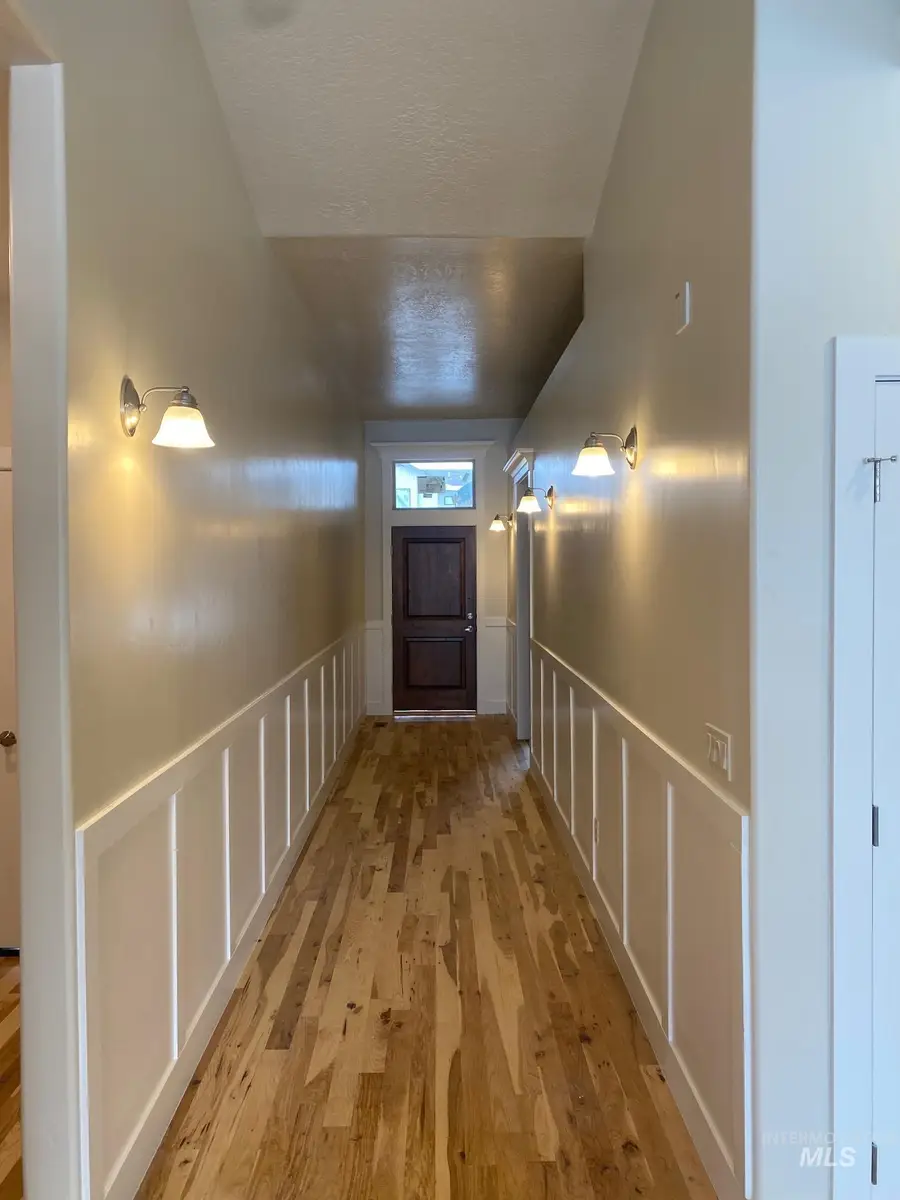2516 E Hidden Creek Street, Nampa, ID 83687 - Image #2