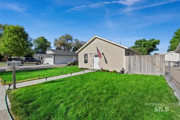 835 N 8th E, Mountain Home, ID 83647