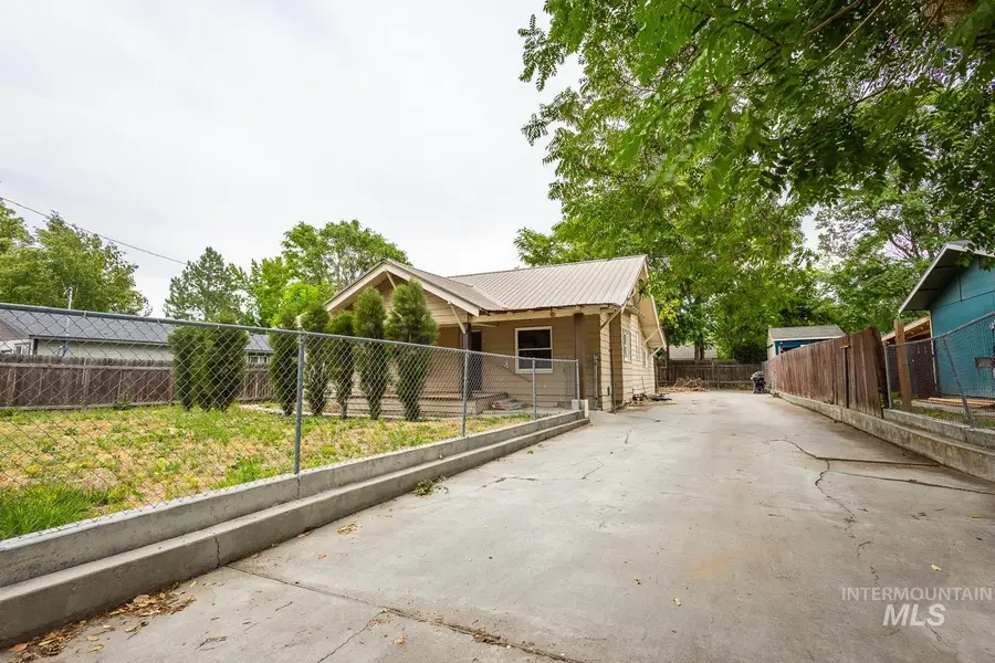 1216 N Indiana Avenue, Caldwell, ID 83605 - Image #2
