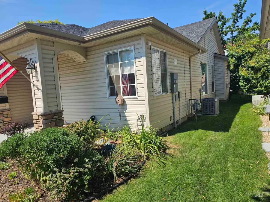 336 S Golden Eagle Lane, Eagle, ID 83616 - Image #3