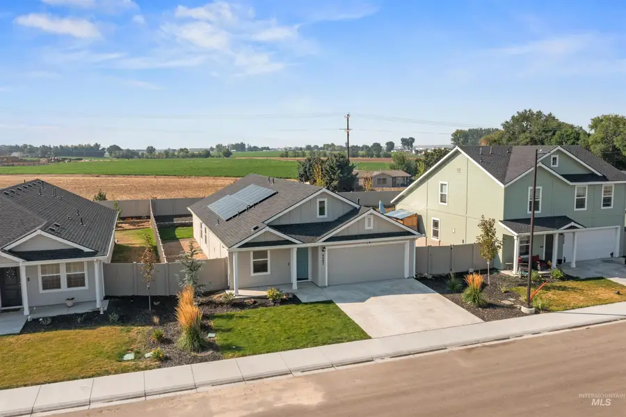 8697 E Love Ct, Nampa, ID 83687 - Image #3