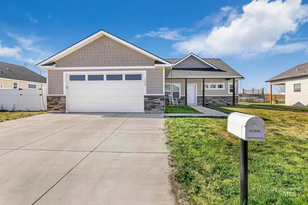 1525 Mountain View Dr, Gooding, ID 83330