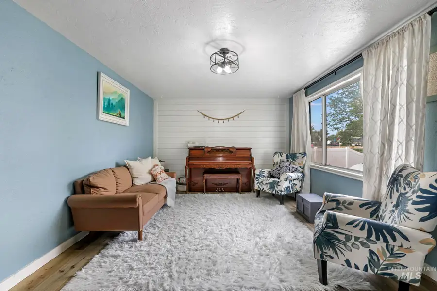 531 Calico St, Hansen, ID 83334 - Image #3