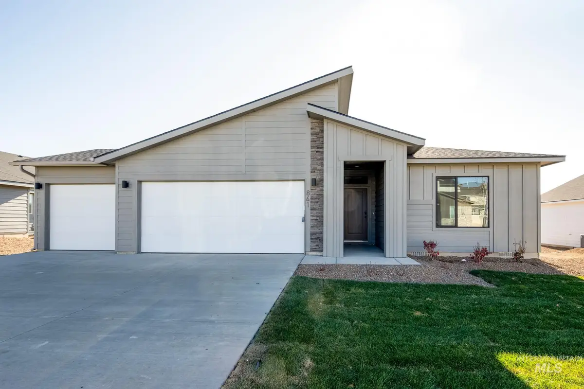 841 Strike Eagle St, Mountain Home, ID 83647 - Image #1