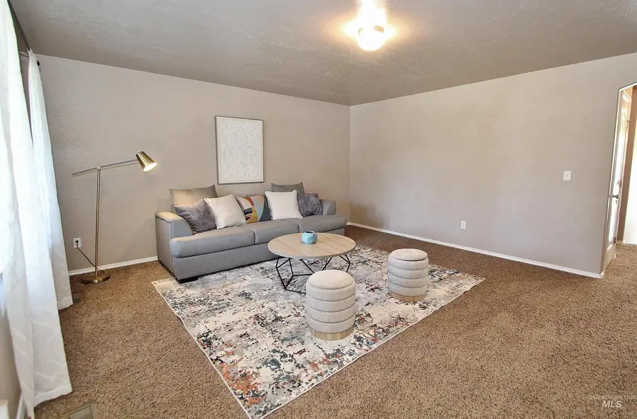 6624 E Harrington Dr, Nampa, ID 83687 - Image #2