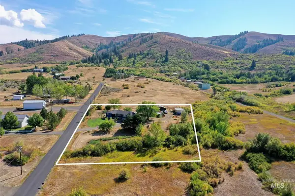 975 E Whiteley Ave, Council, ID 83612