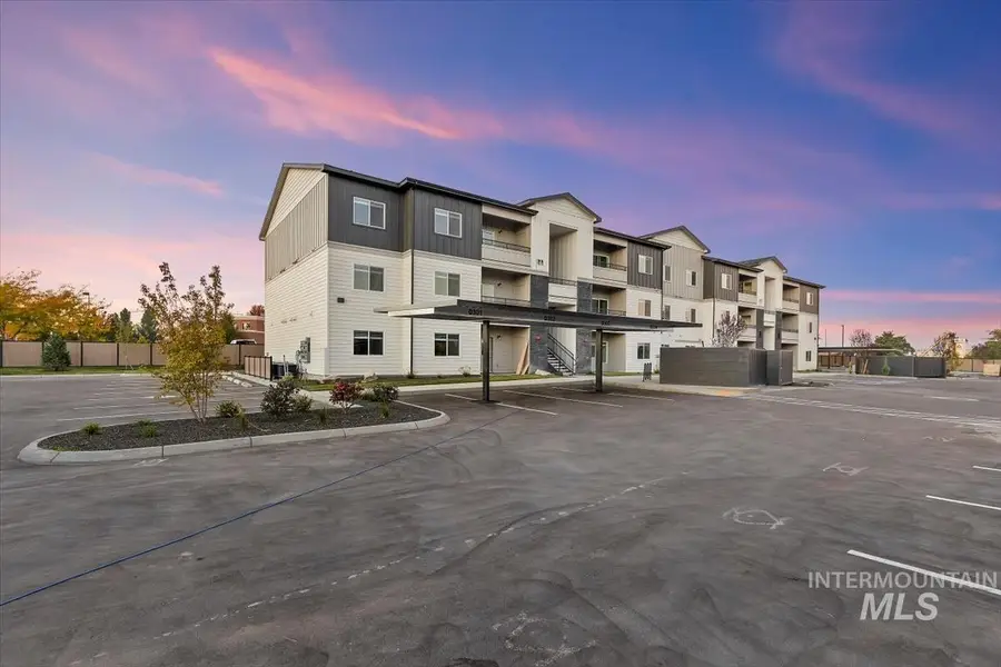 9848 W Sand Hill Dr, Nampa, ID 83687 - Image #2