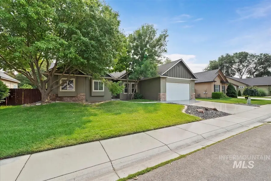 1024 S Eagle Rock Pl, Eagle, ID 83616 - Image #2