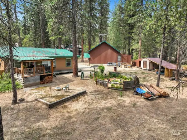 10 Cricket Rd, Garden Valley, ID 83622