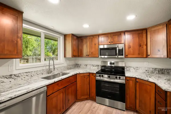 680 W 12th S, Mountain Home, ID 83647