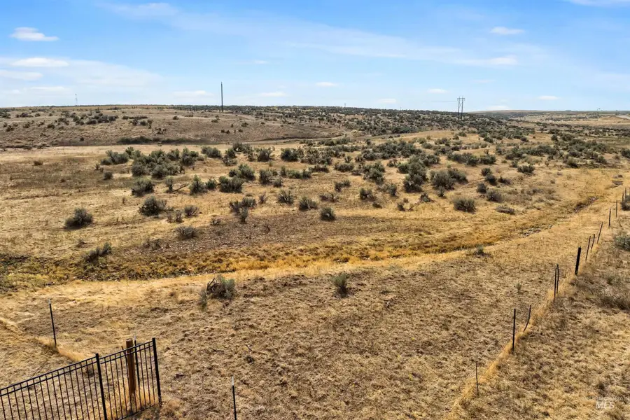 8829 E Blacks Creek Road, Boise, ID 83716 - Image #2