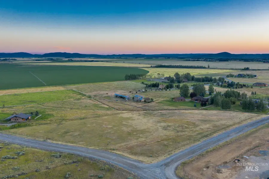 90 Sterling Dr, Bellevue, ID 83313 - Image #2