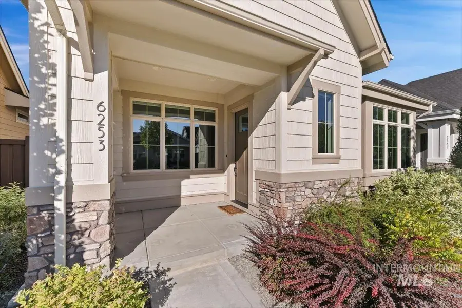 6253 N Winward Ln, Meridian, ID 83646 - Image #2