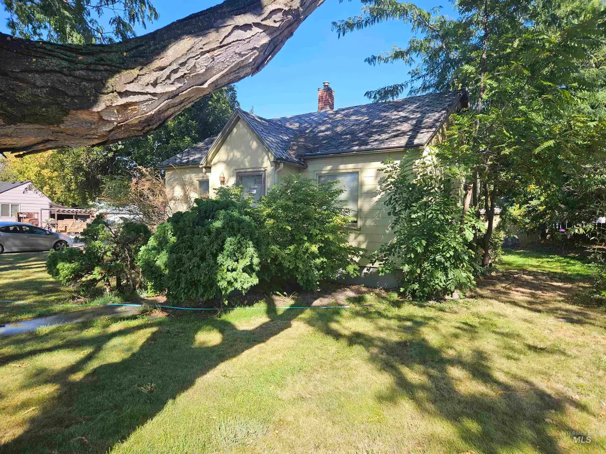 82 N Yale St, Nampa, ID 83651 - Image #1