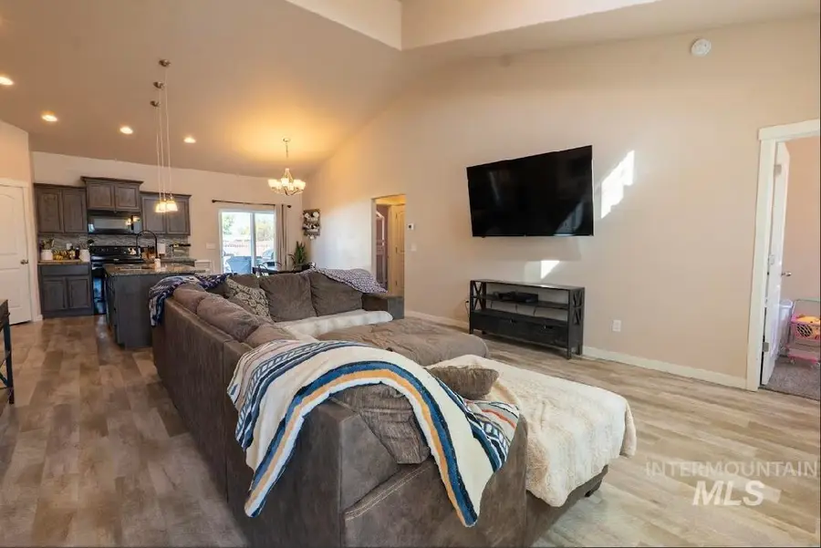 4038 N Blue Cascade Ct E, Buhl, ID 83316 - Image #2