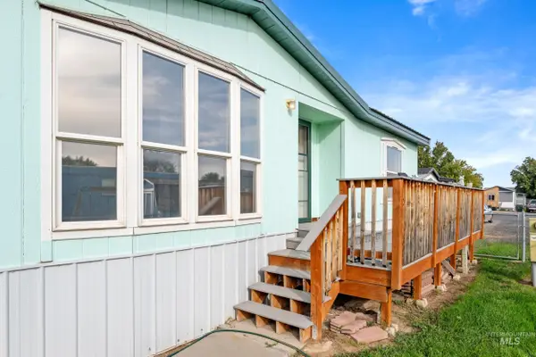 100 NW 16th St #Trlr 105, Fruitland, ID 83619