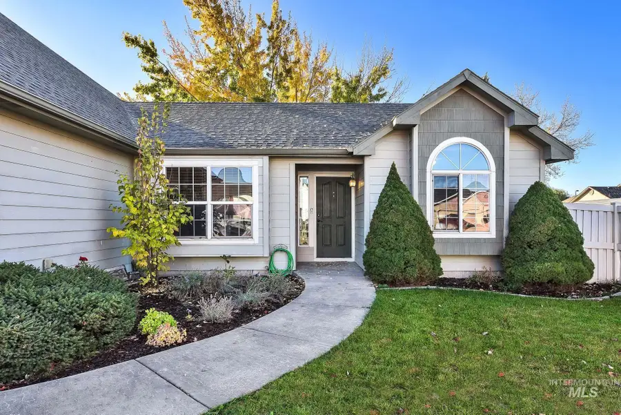 775 E Red Bud St, Kuna, ID 83634 - #3