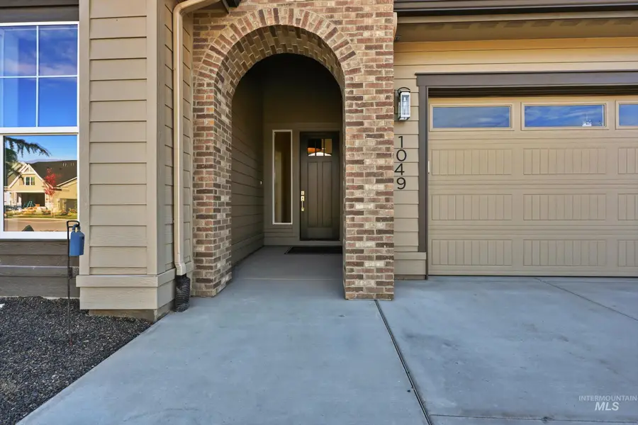 1049 E Crescendo St, Meridian, ID 83642 - Image #2