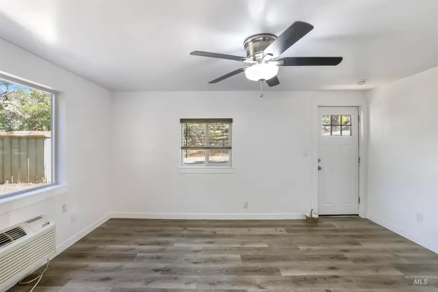 231 E Reed Street, Hagerman, ID 83332 - Image #2