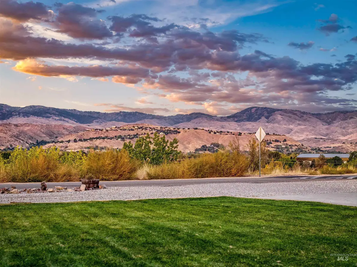 4803 Mountain View Dr, Boise, ID 83704 - #1