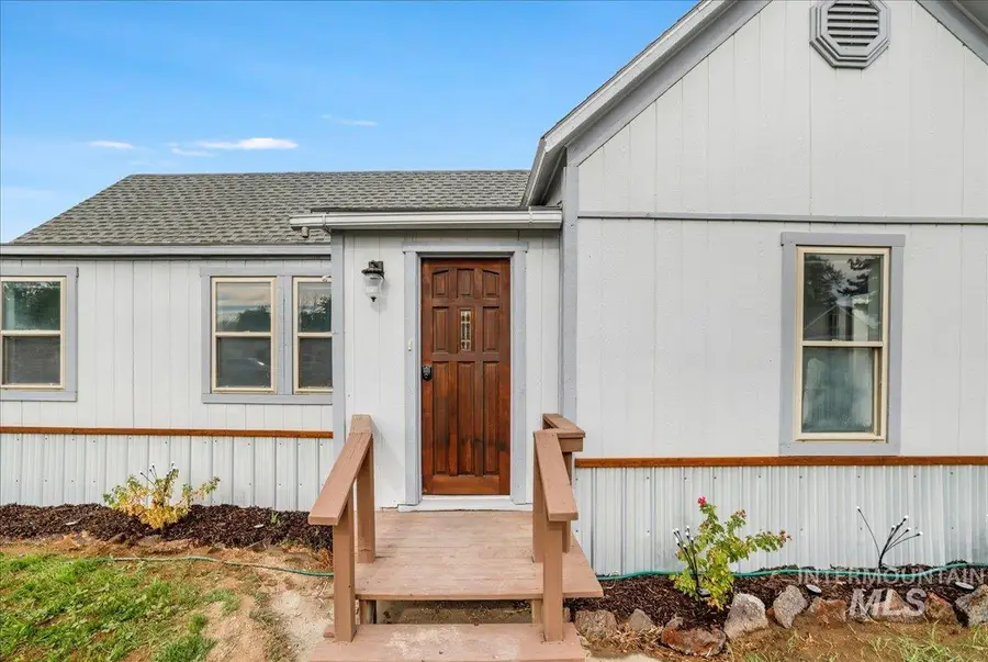 225 Oregon St, Gooding, ID 83330 - Image #3