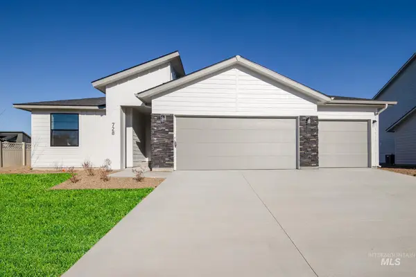 728 Strike Eagle St, Mountain Home, ID 83647