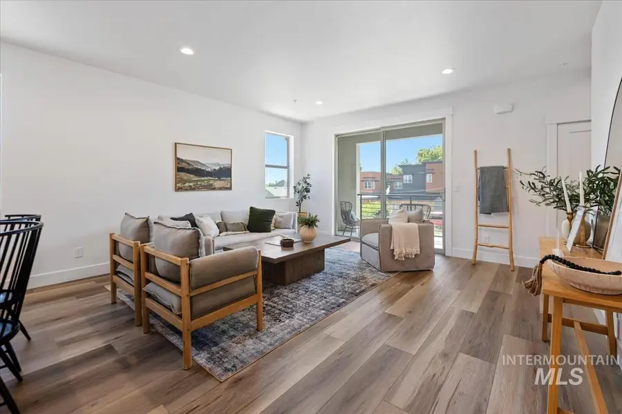 1651 W Burlison Ln, Boise, ID 83705 - Image #2