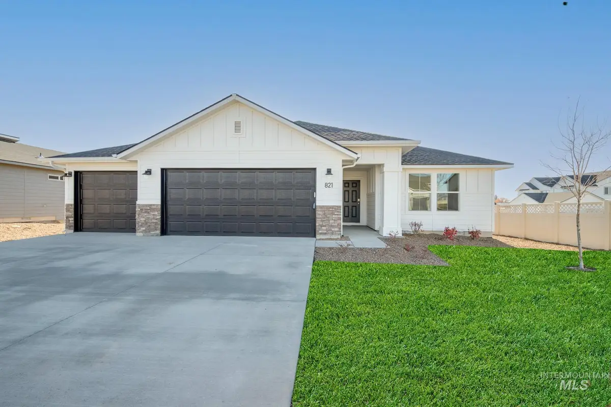 821 Strike Eagle St, Mountain Home, ID 83647 - Image #1