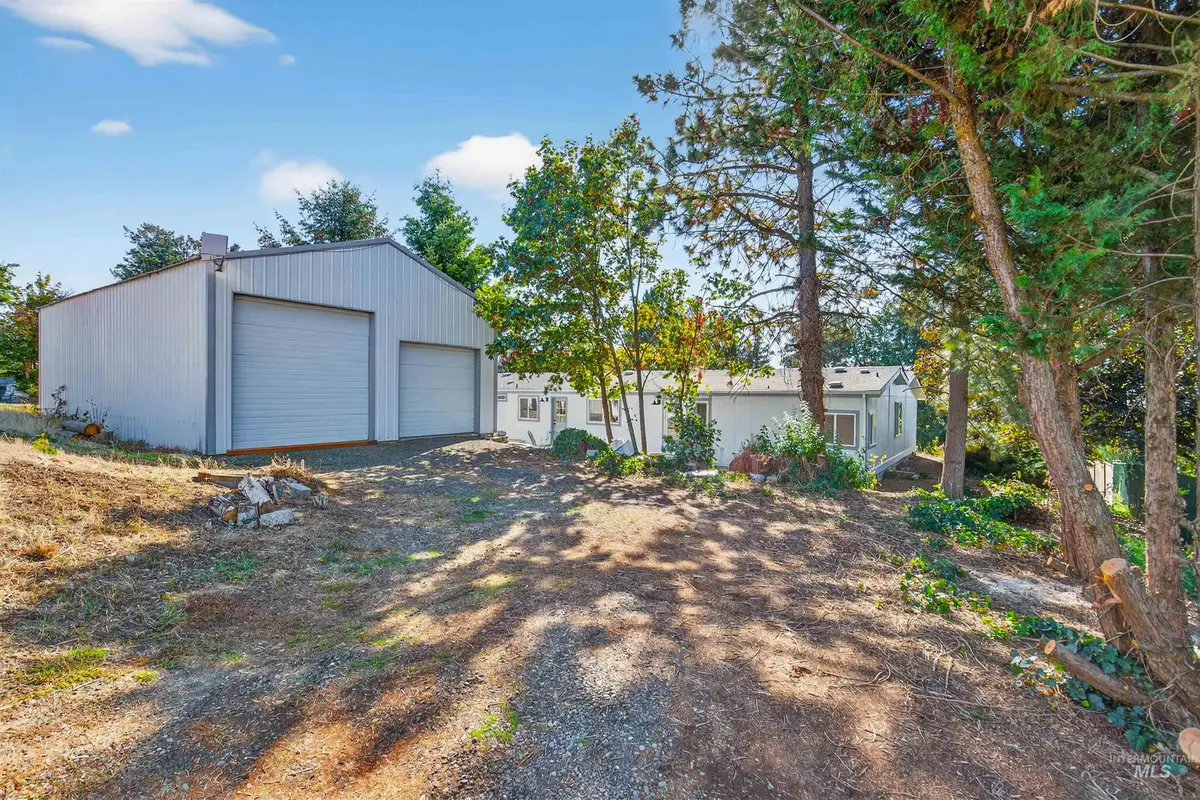 128 E Persimmon St, Genesee, ID 83832 - Image #1